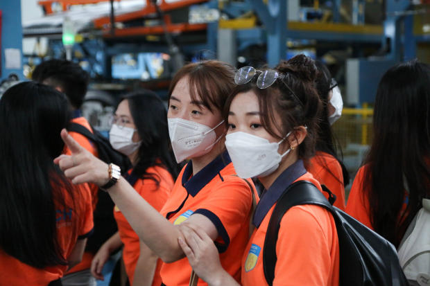 Sinh viên HUTECH tích lũy nhiều kinh nghiệm lý thú từ buổi tham quan thực tế tại Cty Jinyu Tire 112