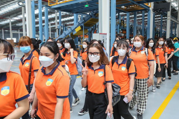 Sinh viên HUTECH tích lũy nhiều kinh nghiệm lý thú từ buổi tham quan thực tế tại Cty Jinyu Tire 129