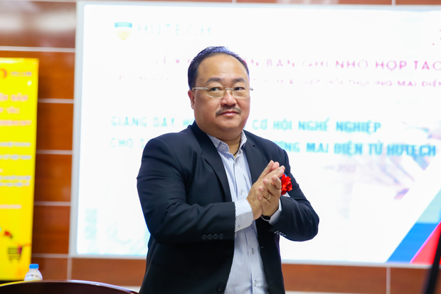 HUTECH chính thức ký MOU với Hiệp hội Thương mại điện tử Việt Nam & tổ chức Hội thảo khoa học về triển vọng nghề nghiệp ngành Thương mại điện tử 45