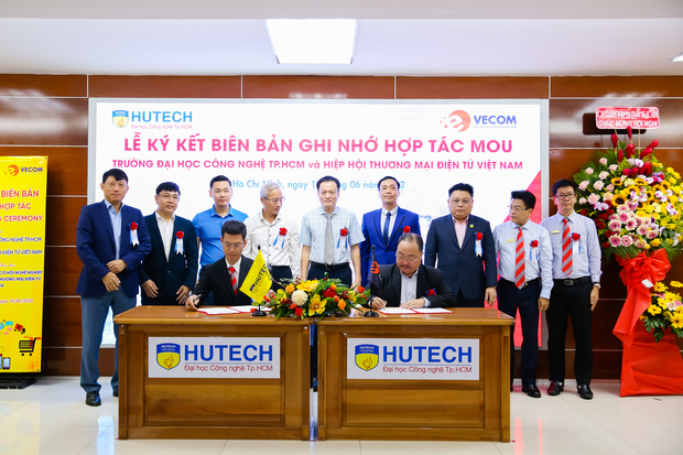 HUTECH chính thức ký MOU với Hiệp hội Thương mại điện tử Việt Nam & tổ chức Hội thảo khoa học về triển vọng nghề nghiệp ngành Thương mại điện tử 131