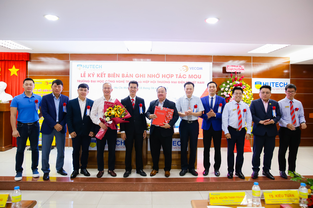 HUTECH chính thức ký MOU với Hiệp hội Thương mại điện tử Việt Nam & tổ chức Hội thảo khoa học về triển vọng nghề nghiệp ngành Thương mại điện tử 139