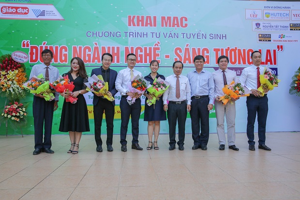 Opening of the admissions advising program “Right career - Bright future” 2020 at Phu Nhuan High School 29