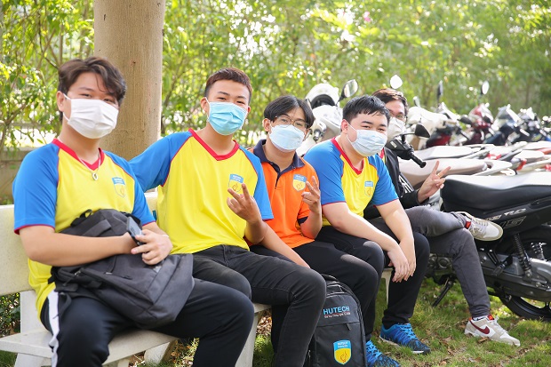 Hôm nay, sinh viên HUTECH chính thức bắt đầu học kỳ “bình thường mới” tại Trường 69