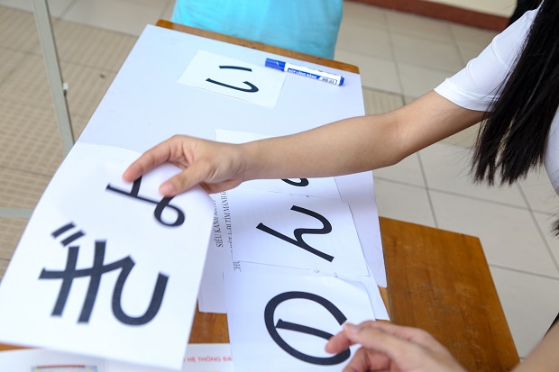 Sinh viên VJIT so hiểu biết ngôn ngữ tại vòng Chung kết "Siêu Kanji" 50