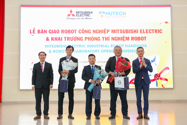 HUTECH tiếp nhận robot công nghiệp & khánh thành phòng thí nghiệm AI từ Mitsubishi Electric Việt Nam 35