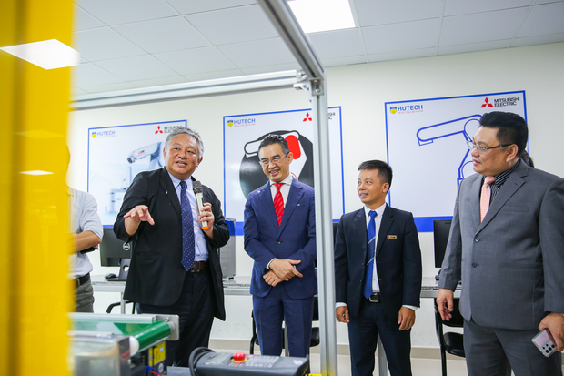 HUTECH tiếp nhận robot công nghiệp & khánh thành phòng thí nghiệm AI từ Mitsubishi Electric Việt Nam 147