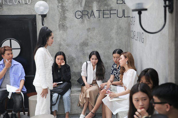 Sinh viên Thiết kế thời trang HUTECH mở fashion show tại quán cafe 20