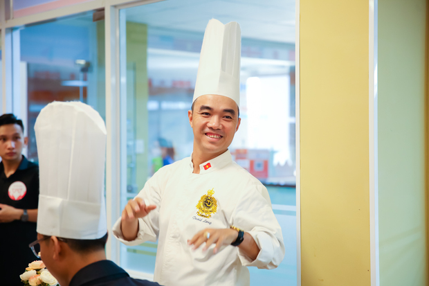 Sinh viên Du lịch - Nhà hàng - Khách sạn HUTECH trổ tài “master chef” với nguyên liệu hải sản Alaska 21