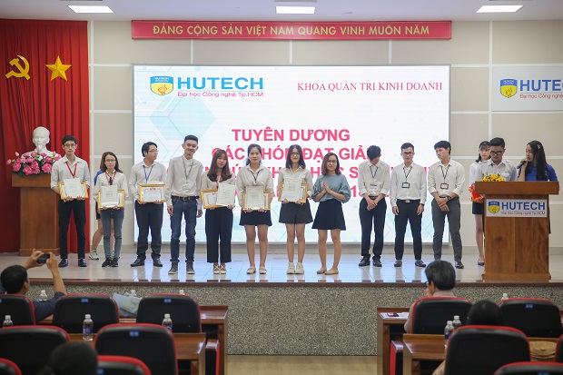 Viện Khoa học Ứng dụng HUTECH và khoa Quản trị Kinh doanh tổng kết và phát động các phong trào sinh viên 149