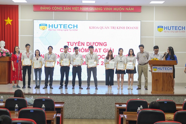 Viện Khoa học Ứng dụng HUTECH và khoa Quản trị Kinh doanh tổng kết và phát động các phong trào sinh viên 152