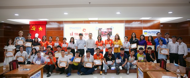 Vinh danh sinh viên giành giải trong loạt sân chơi văn nghệ, thể thao trực tuyến 126