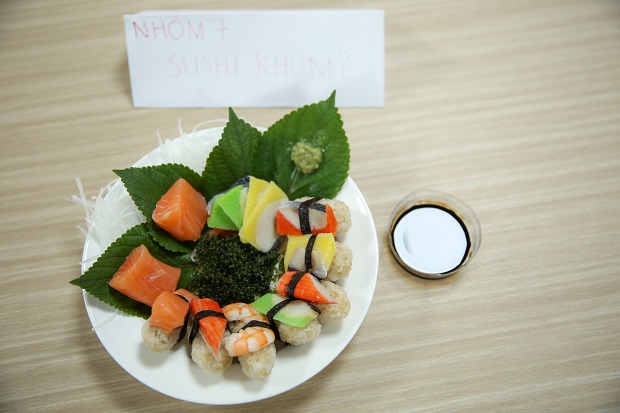 Sinh viên Khoa Nhật Bản học HUTECH "trổ tài" đầu bếp sushi với nhiều thành quả hấp dẫn 98