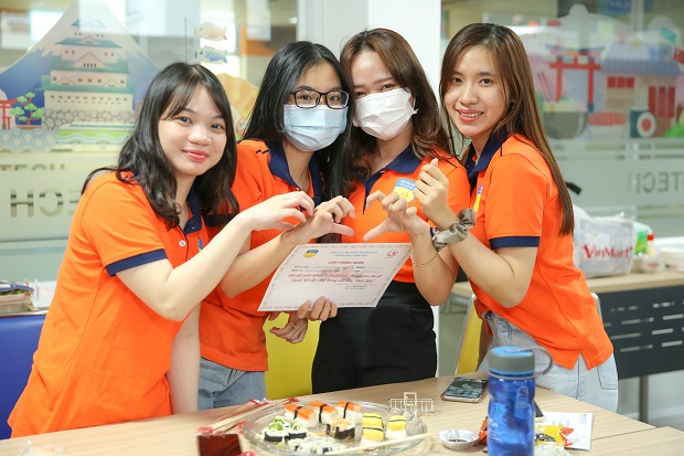 Sinh viên Khoa Nhật Bản học HUTECH "trổ tài" đầu bếp sushi với nhiều thành quả hấp dẫn 137