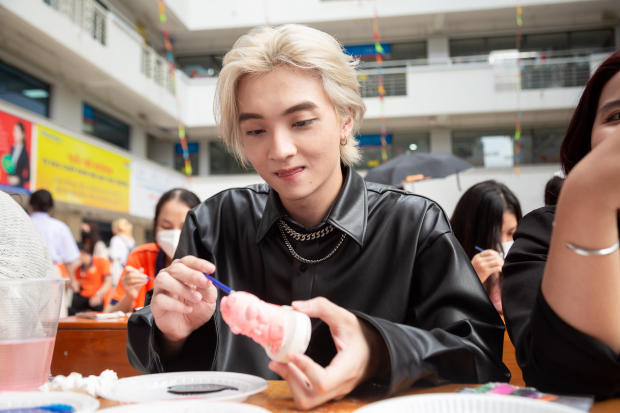 Sinh viên Khoa Hàn Quốc học “tô vẽ hạnh phúc” gây quỹ nhân dịp Quốc tế thiếu nhi 71