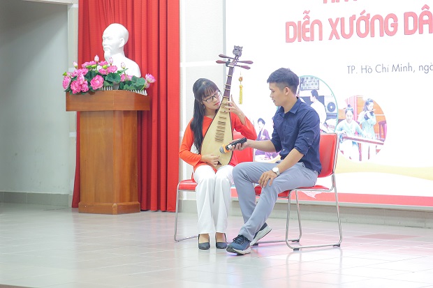Nghệ sĩ Hữu Luân mang “hồn dân tộc” đến HUTECH thông qua nghệ thuật diễn xướng dân gian Việt Nam 54