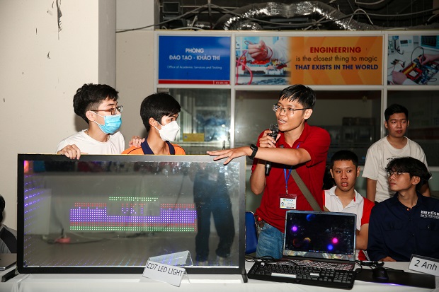 Sản phẩm LED của sinh viên Viện Kỹ thuật HUTECH được doanh nghiệp đánh giá cao 126
