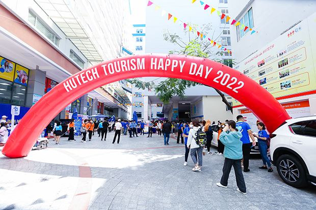 HUTECH Tourism Happy Day 2022: Hơn 2.500 đầu việc tuyển dụng sinh viên Du lịch - Nhà hàng - Khách sạn
