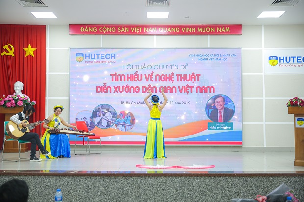 Nghệ sĩ Hữu Luân mang “hồn dân tộc” đến HUTECH thông qua nghệ thuật diễn xướng dân gian Việt Nam 66
