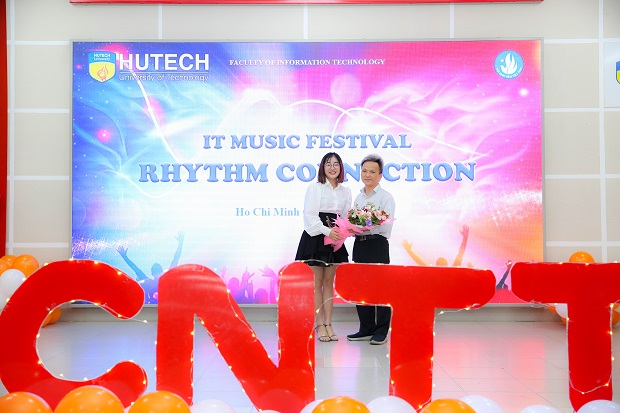 Sinh viên Công nghệ thông tin hào hứng khoe tài năng nghệ thuật với IT MUSIC FESTIVAL! 37