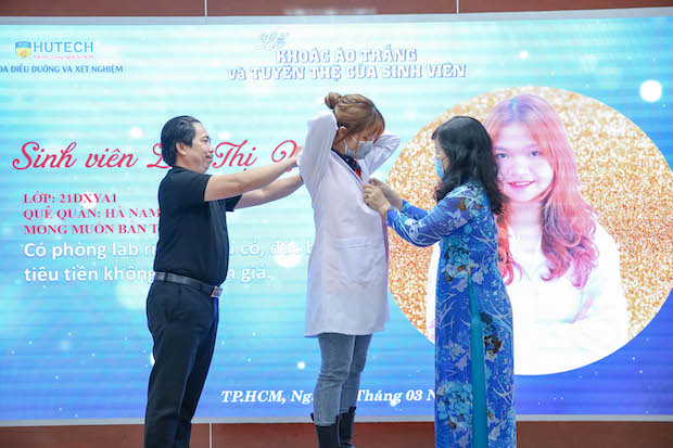 Sinh viên Khóa đầu tiên Khoa Điều dưỡng và Xét nghiệm khoác áo blouse trắng, khởi động chặng đường phấn đấu 79
