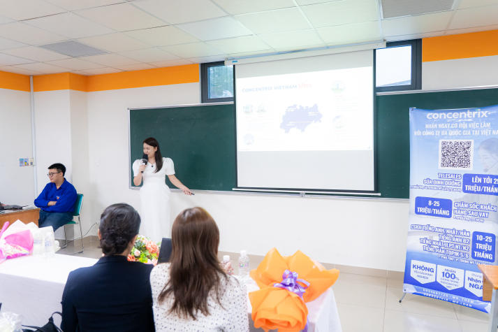 Sinh viên Khoa Tiếng Anh khai mở cơ hội nghề nghiệp trong lĩnh vực CSKH và Call Center 21