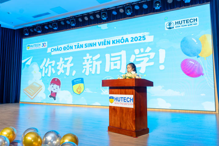 Sôi động, đa sắc màu: Tân sinh viên Khoa Trung Quốc học “cháy” hết mình tại Đêm nhạc hội chào năm học mới 159