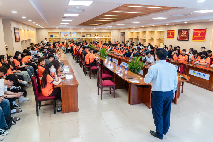 Tập huấn Ban cán sự khóa 2025: Rèn kỹ năng, khẳng định bản lĩnh thủ lĩnh sinh viên HUTECH 95