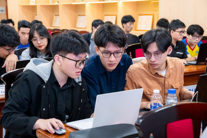 Sôi nổi Procon HUTECH 2025: Khi sinh viên IT bước vào cuộc đua lập trình 37