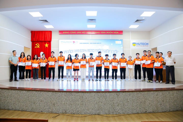 Khoa Marketing - Kinh doanh quốc tế tuyên dương 659 sinh viên tiêu biểu HKI năm học 2022 - 2023 92