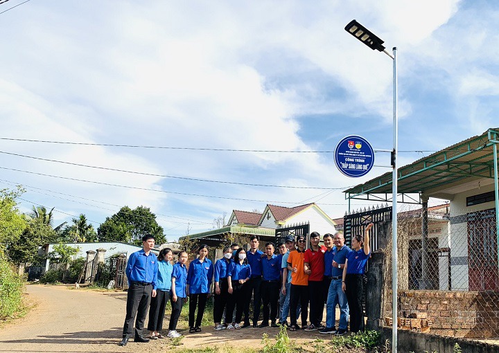 HUTECH và huyện Đoàn Chư Păh tỉnh Gia Lai vui mừng khánh thành công trình “Thắp sáng làng quê” 72