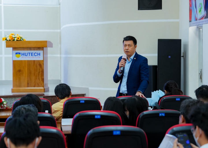 Các khách mời tham dự chương trình HUTECH 2