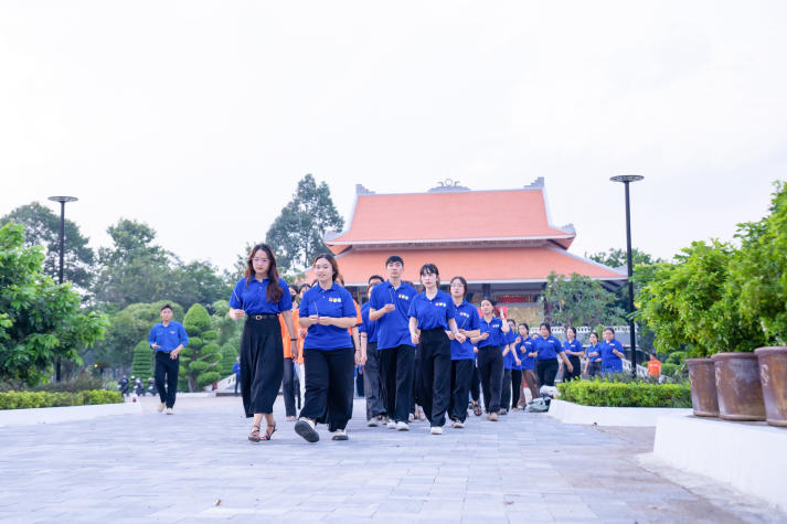 Mùa hè xanh HUTECH 2025: Bước chân tình nguyện, lan tỏa niềm tin 202