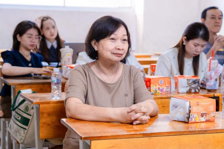 Giảng viên Khoa Tiếng Anh cập nhật xu hướng ứng dụng AI trong giáo dục ngoại ngữ 30