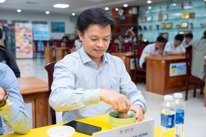 Sinh viên VJIT giải mã sắc màu văn hóa Nhật Bản qua ngôn ngữ poster 96