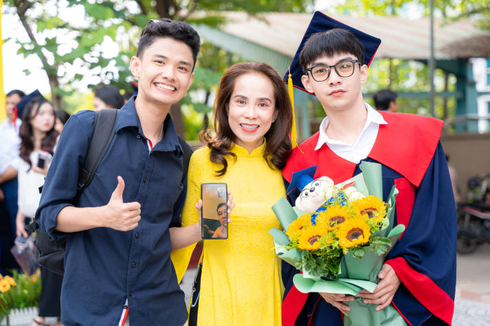 Lễ trao bằng tốt nghiệp HUTECH: “Hãy tiếp tục vững bước chinh phục những đỉnh cao mới” 114