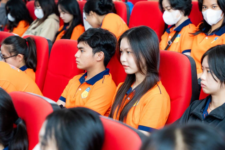 Sinh viên HUTECH tìm hiểu các vấn đề răng miệng và cách chăm sóc cùng chuyên gia 90