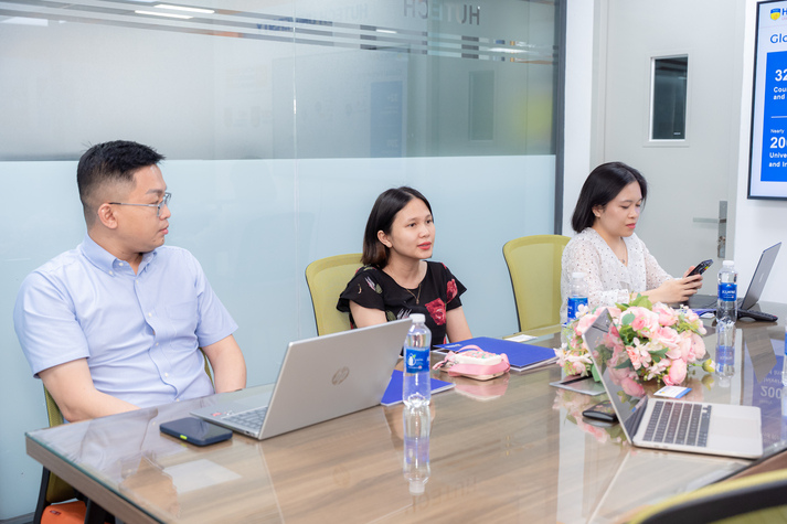HUTECH and the University of Western Australia discuss postgraduate pathways and international experiences for students 24