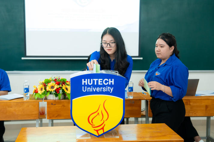 Đoàn Khoa Tài chính - Thương mại vững bước nhiệm kỳ mới với tinh thần “Đoàn kết - Tiên phong - Khát vọng - Hoài bão” 91