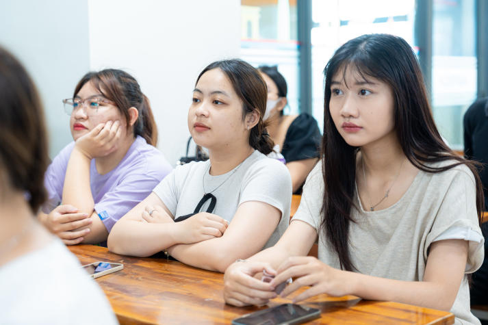 Sinh viên Ngôn ngữ Anh HUTECH “chạm” vào thế giới Hospitality cùng đàn anh trong nghề 33