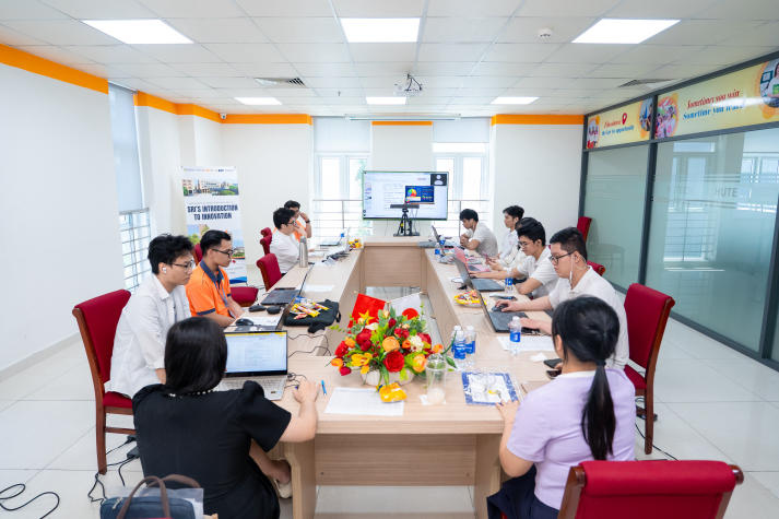 Sinh viên VJIT “chốt ý tưởng” tại lễ bế giảng khóa học đổi mới sáng tạo I2I Workshop 12