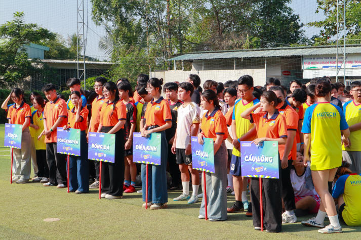 Hơn 400 vận động viên VJIT khí thế bước vào Lễ khai mạc Olympic 2025 15