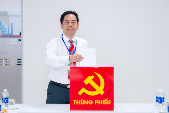 Đại hội Đại biểu Đảng bộ HUTECH lần VII: Khởi đầu vững vàng cho nhiệm kỳ 2025-2030 234