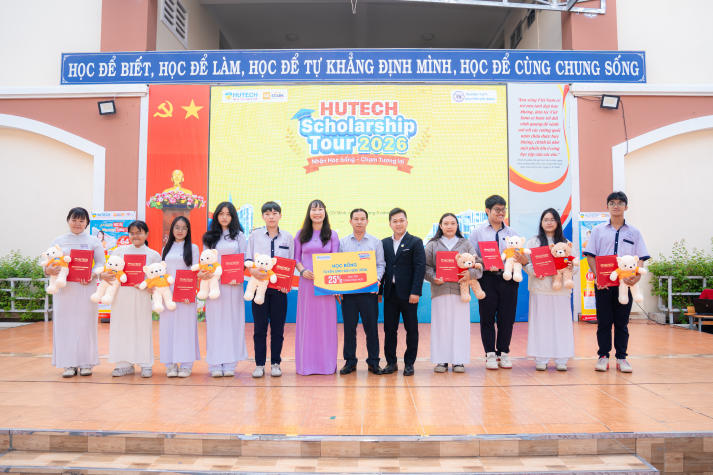 [Video] HUTECH Scholarship Tour 2026: Trao 14 suất học bổng toàn khoá, tiếp sức sĩ tử THPT Nguyễn Văn Tăng 20