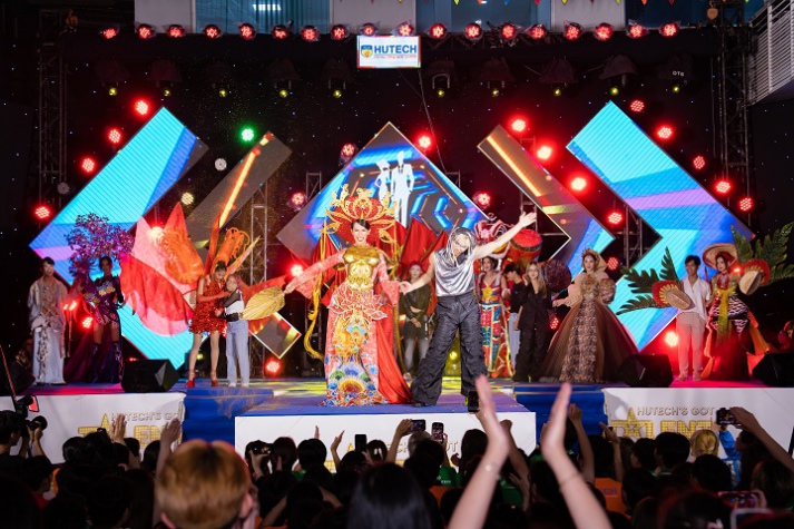 [Video] Chịu chơi như sinh viên HUTECH: “Chạy show” hết học thuật lại tới văn hóa, nghệ thuật, thể thao 101