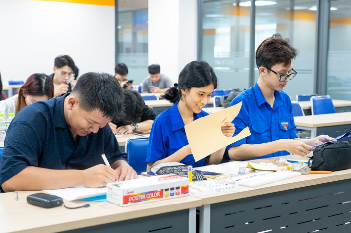 [Ảnh] Sáng tạo và tri ân: Cuộc thi thiết kế thiệp 20/11 của Khoa Kiến trúc - Mỹ thuật HUTECH 24