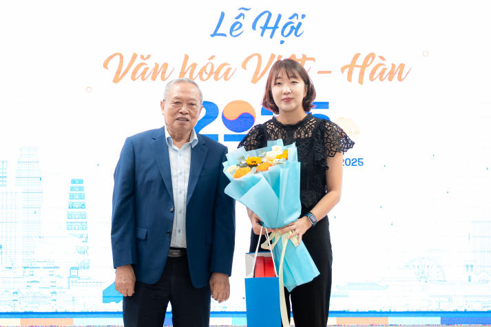 A burst of cultural colors at the Vietnam - Korea Cultural Festival 2025: Connection and integration 143