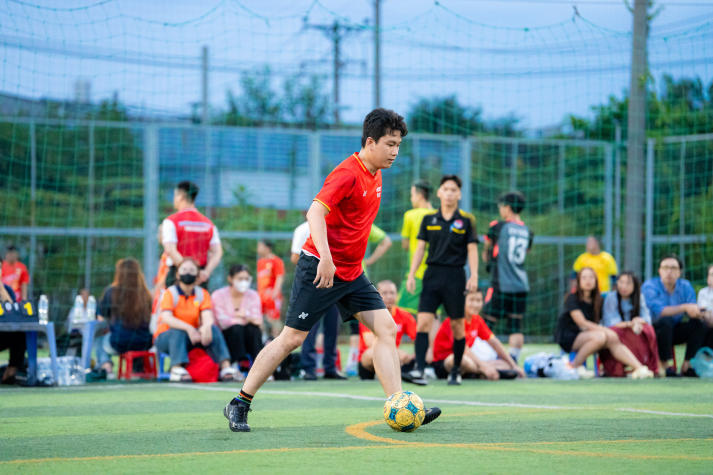 [Hội thao CB-GV-NV HUTECH 2025]: Bóng đá nam ra quân, kịch tính ngay loạt trận mở màn 33