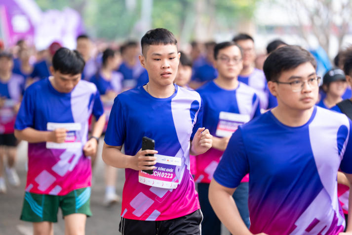 Gần 1.000 vận động viên HUTECH lan tỏa yêu thương cùng Giải chạy “Bước chạy Sống khoẻ” 52