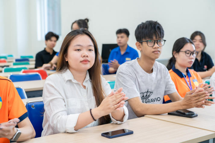 Sinh viên Khoa Kiến trúc - Mỹ thuật tiếp bước chân Bác, lan tỏa bản lĩnh thanh niên 102