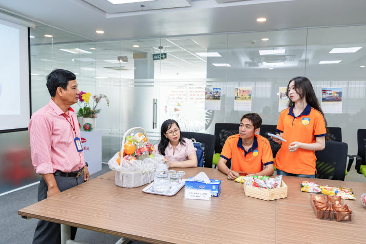 Sinh viên Công nghệ thực phẩm khám phá "bí mật" bánh bông lan Hura tại Nhà máy Bibica Miền Tây 44